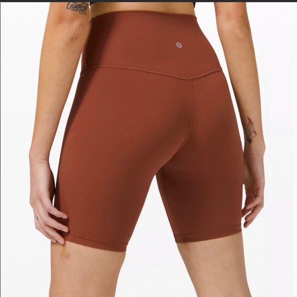 Lulu align short 8” - Picture 2 of 9